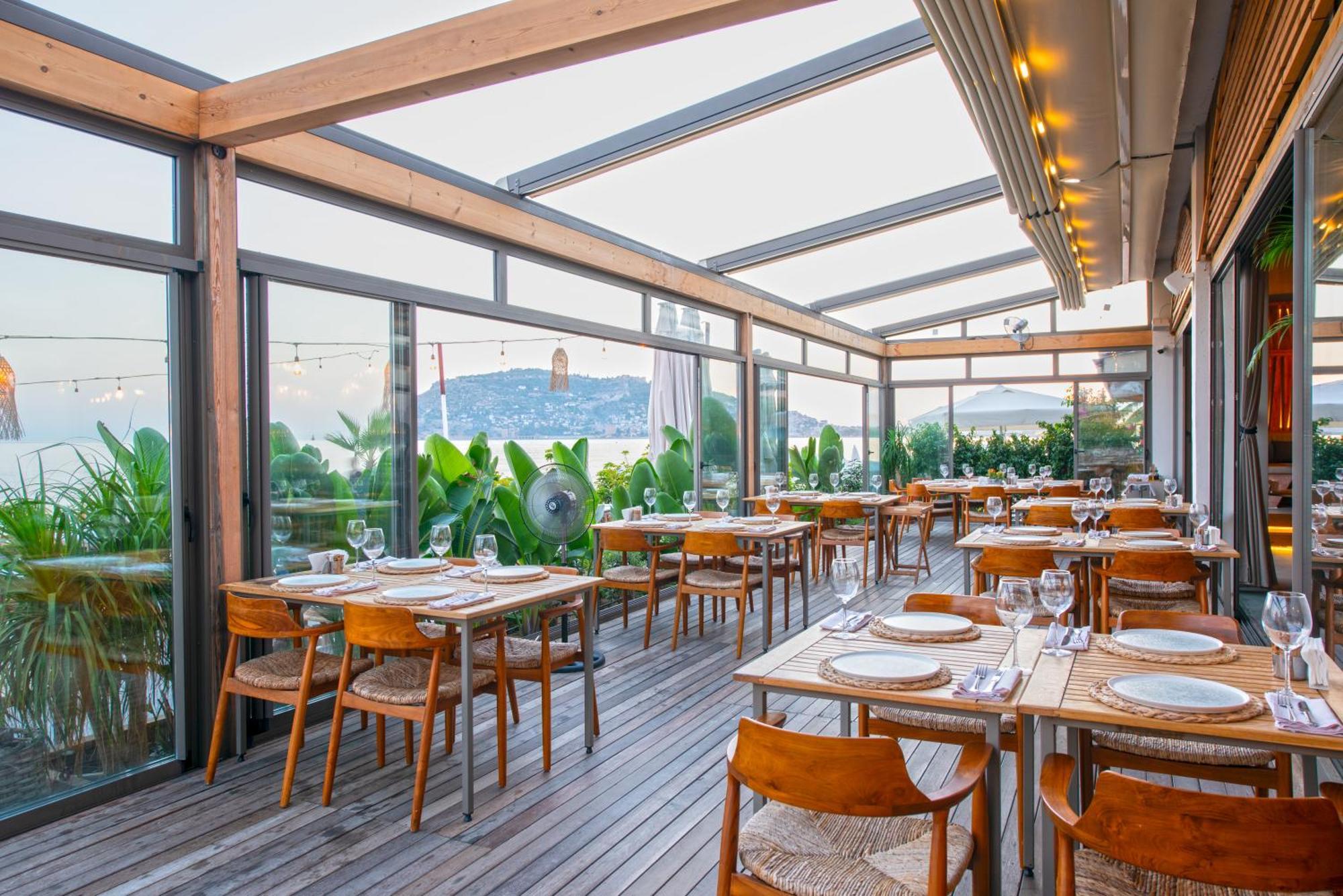 Day One Beach Resort & Spa - Adult Only Alanya Esterno foto Restaurant in the hotel