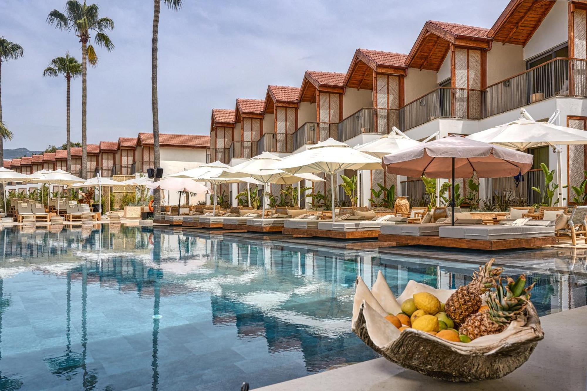 Day One Beach Resort & Spa - Adult Only Alanya Esterno foto The swimming pool at the resort