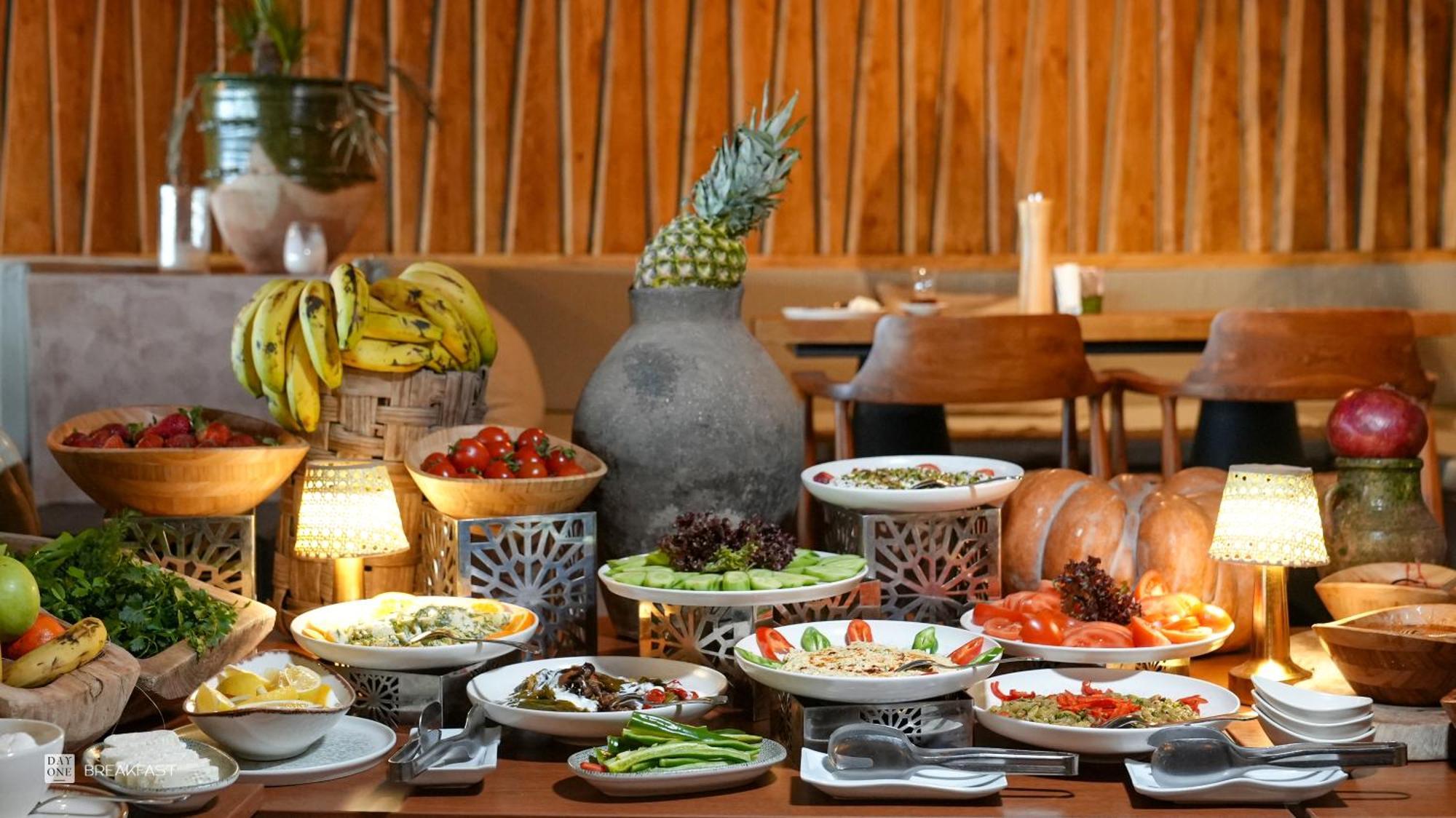 Day One Beach Resort & Spa - Adult Only Alanya Esterno foto A salad bar