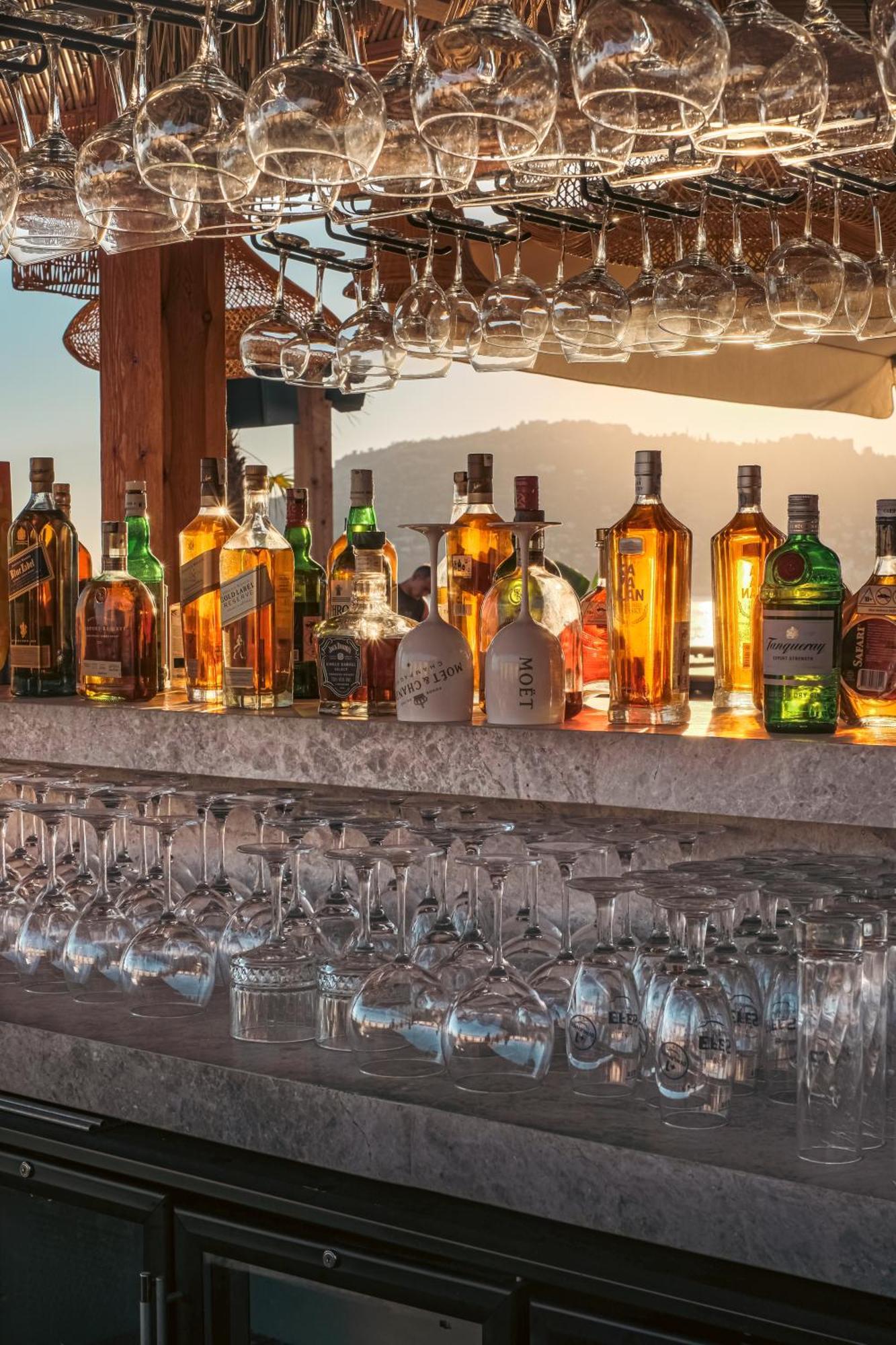 Day One Beach Resort & Spa - Adult Only Alanya Esterno foto Scotch whisky