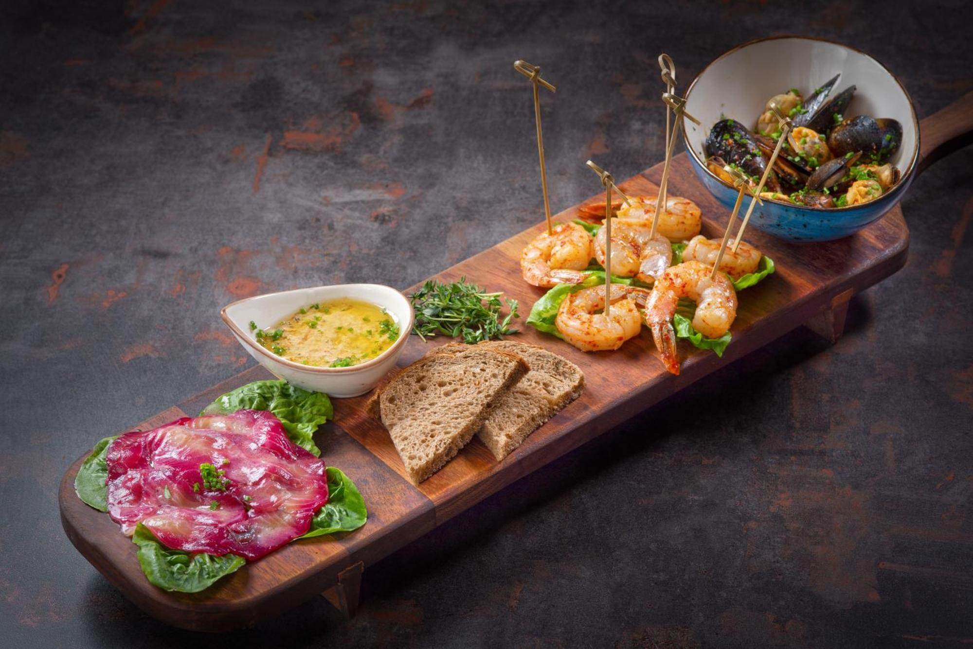 Day One Beach Resort & Spa - Adult Only Alanya Esterno foto A selection of tapas