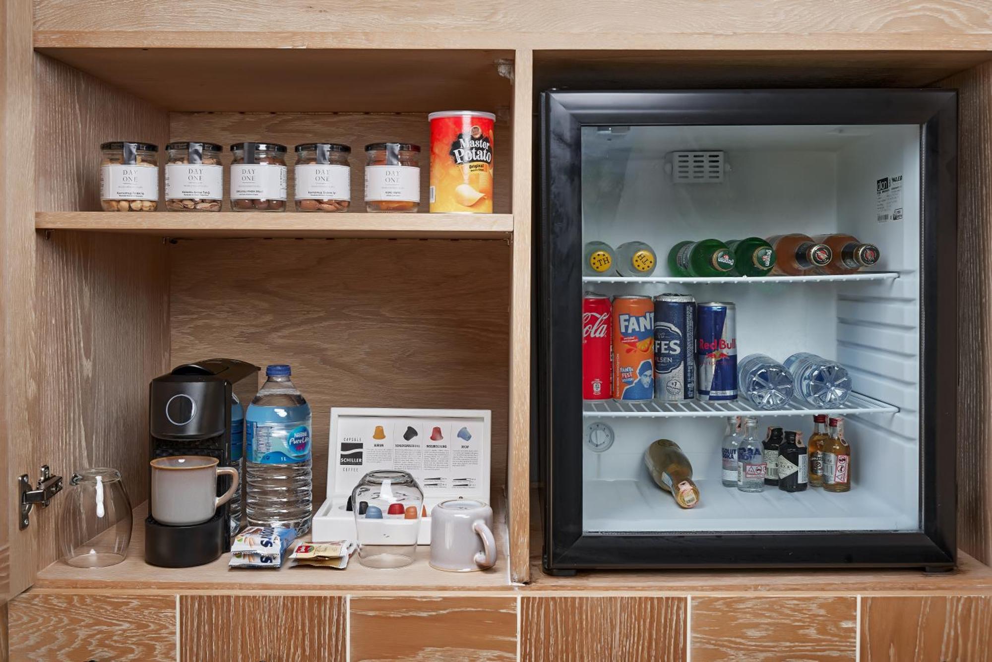 Day One Beach Resort & Spa - Adult Only Alanya Esterno foto A typical hotel mini-bar